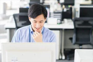 【2026年最新】システムエンジニア(SE)の平均年収|1000万までの道のりも解説