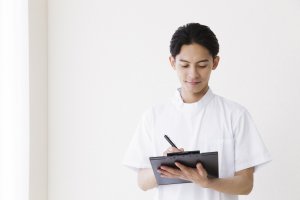 【2023年版】理学療法士の年収はいくら？稼げる仕事？