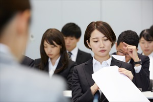選考会とは？1日で内定がもらえる？正しい服装やお礼メール例文