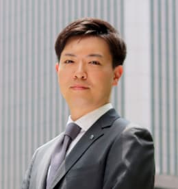 世安健吾