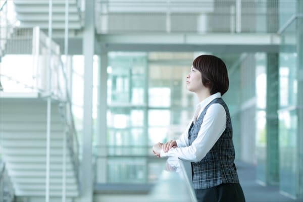 契約途中の退職も！契約社員の退職方法や保険の疑問を解決