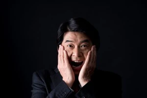 ショックを受けるビジネスマン
