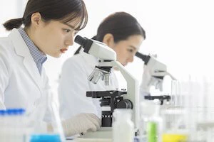 【例文4つ】製薬業界の研究職の志望動機|受かるポイントと書き方