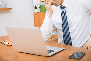 サービス残業は1ヶ月16時間以上が当たり前?