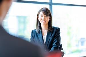女性向け｜転職活動の正しいスーツのマナー
