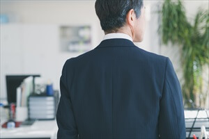何歳からはじまる?役職定年とは|9割の人が年収ダウンする事実