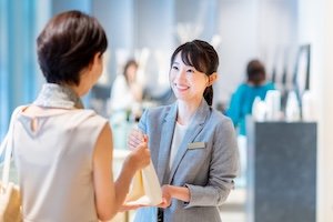 【例文４つ】接客業・販売職の志望動機｜受かるポイントと書き方へのリンク画像
