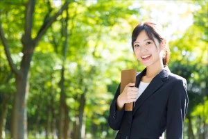 笑顔の女性