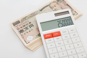 一万円札と電卓