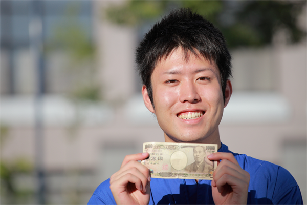 大卒の初任給、平均いくら?|手取り・控除
