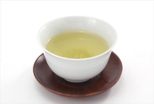 「面接でお茶を飲んだら落ちる」はウソ！マナーを守った対応とは？