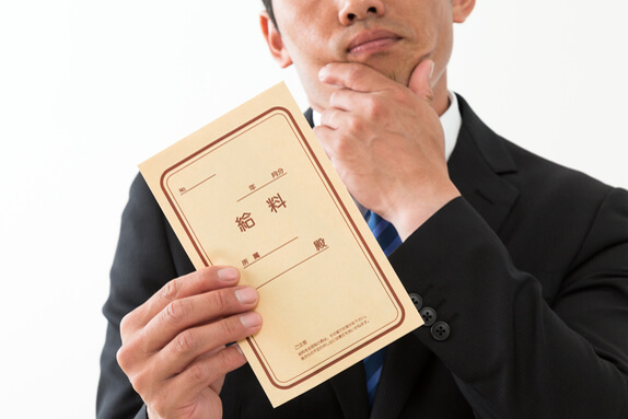 年収に残業代は含む？含まない？転職の際に年収を聞かれたら？