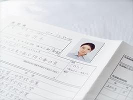 履歴書の写真の貼り方ガイド