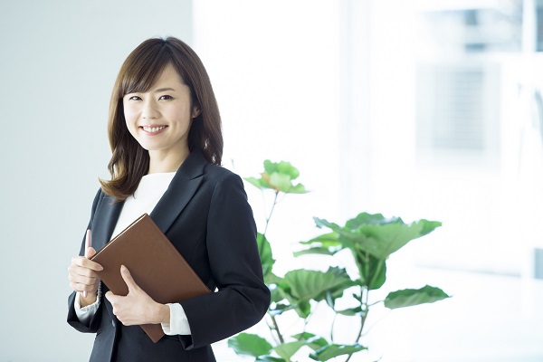 社会保険労務士の年収の現実は。平均774万円に個人差はないの？