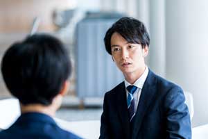 退職面談では何を話す？引き止められるの？