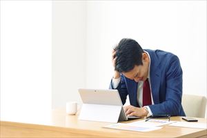残業代も賞与も出ない？実際のトラブル事例