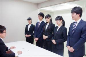 集団面接のマナーまとめ　入室手順やカバンの置き方まで