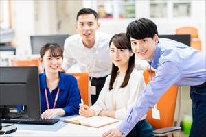 同僚とは、上司や後輩も含むのか|2つの意味を解説