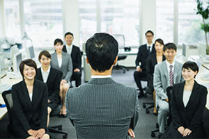 部長の平均年収は900万円超え！大企業と中小企業の差は